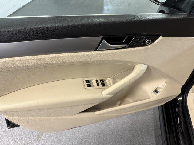 Photo of 2015 Black Uni Volkswagen Passat
