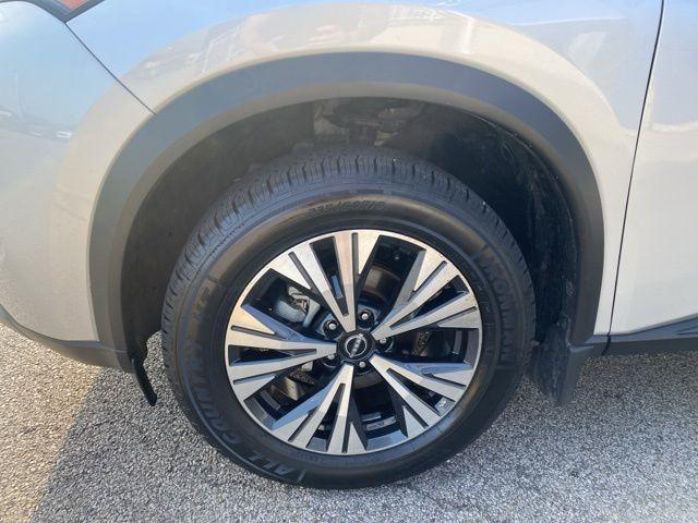 Photo of 2023 Brilliant Silver Metallic Nissan Rogue