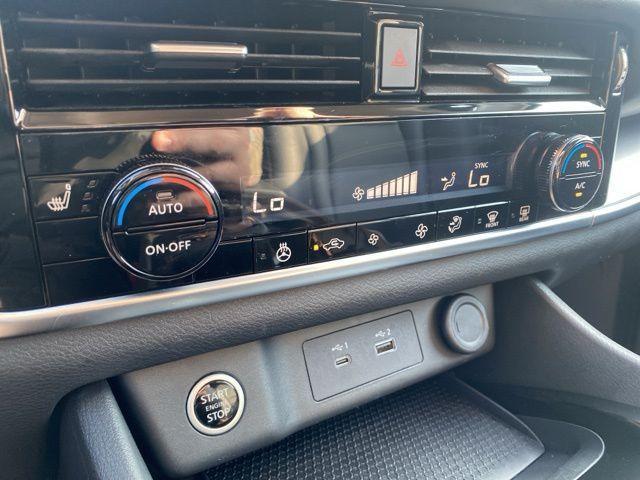 Photo of 2023 Brilliant Silver Metallic Nissan Rogue
