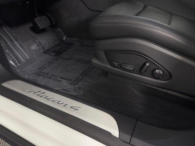 Photo of 2024 White Porsche Macan