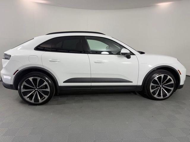Photo of 2024 White Porsche Macan