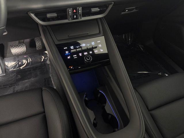 Photo of 2024 White Porsche Macan