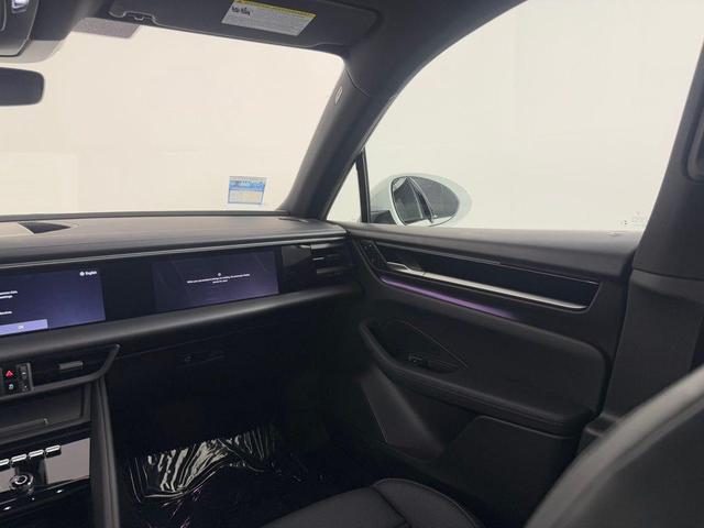 Photo of 2024 White Porsche Macan
