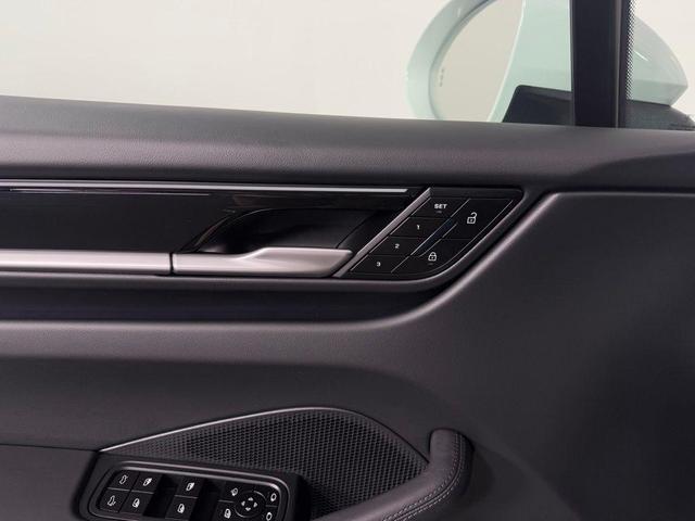Photo of 2024 White Porsche Macan