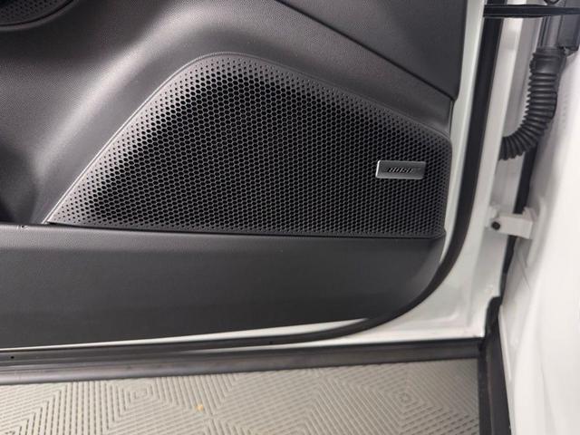 Photo of 2024 White Porsche Macan