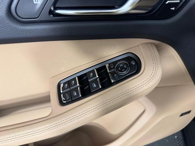 Photo of 2025 Gray Porsche Macan