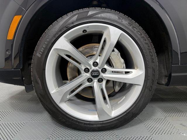 Photo of 2019 Orca Black Metallic Audi Q7