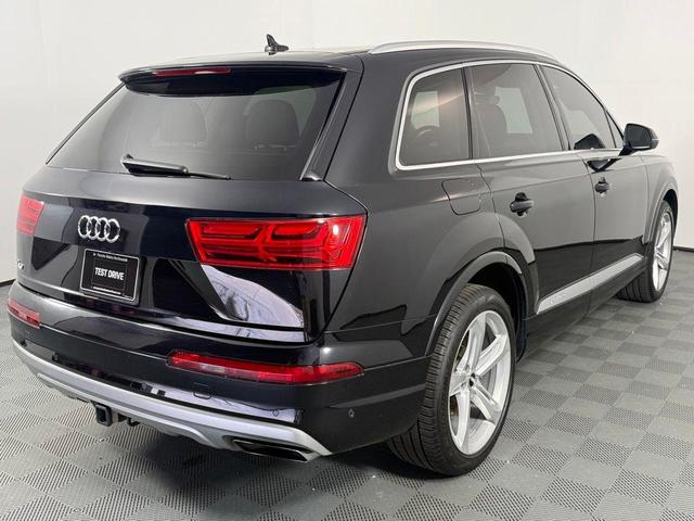 Photo of 2019 Orca Black Metallic Audi Q7