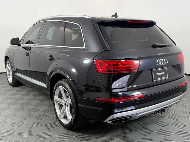 Photo of 2019 Orca Black Metallic Audi Q7