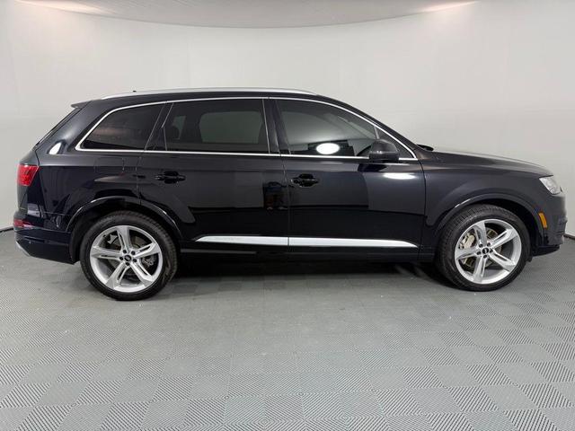 Photo of 2019 Orca Black Metallic Audi Q7