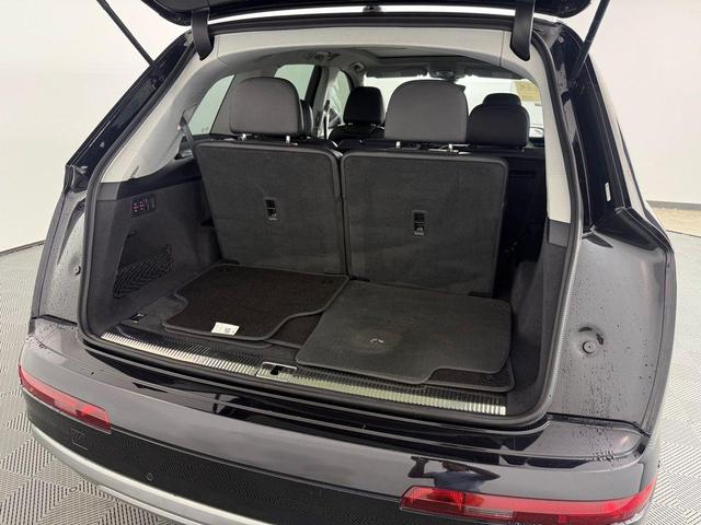 Photo of 2019 Orca Black Metallic Audi Q7