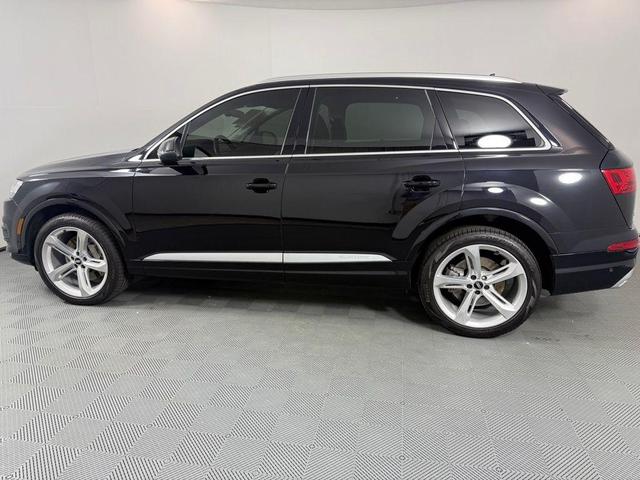 Photo of 2019 Orca Black Metallic Audi Q7