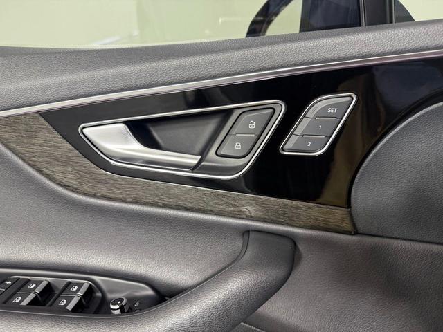 Photo of 2019 Orca Black Metallic Audi Q7