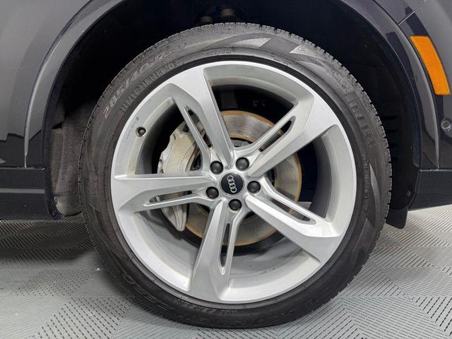 Photo of 2019 Orca Black Metallic Audi Q7