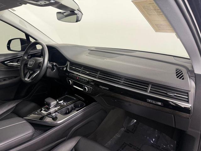 Photo of 2019 Orca Black Metallic Audi Q7