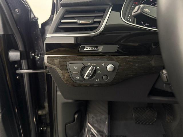Photo of 2019 Orca Black Metallic Audi Q7