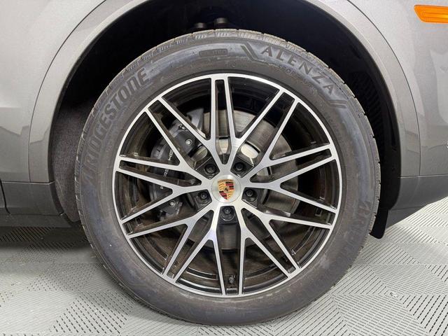 Photo of 2025 Gray Porsche Cayenne E-Hybrid