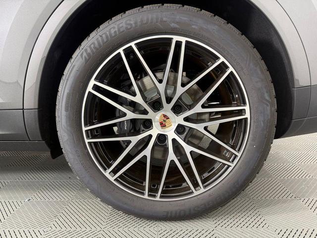 Photo of 2025 Gray Porsche Cayenne E-Hybrid