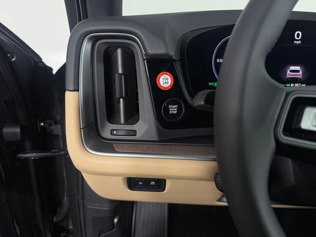 Photo of 2025 Gray Porsche Cayenne E-Hybrid