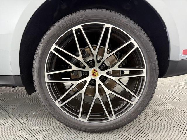 Photo of 2025 Dolomite Gray Porsche Macan