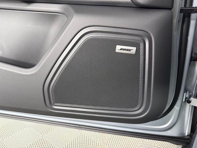 Photo of 2025 Dolomite Gray Porsche Macan
