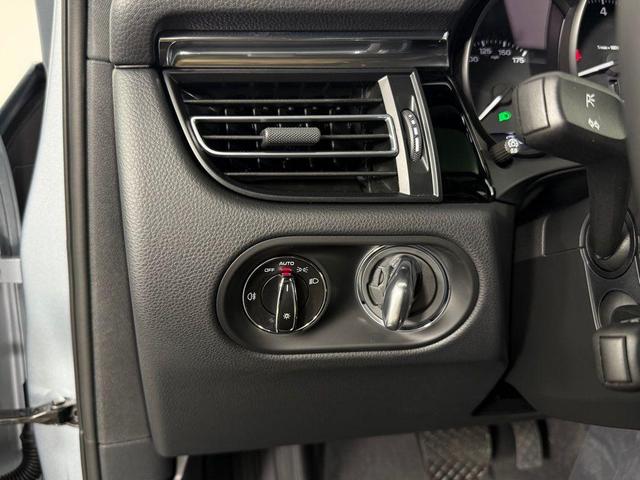 Photo of 2025 Dolomite Gray Porsche Macan