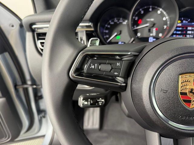 Photo of 2025 Dolomite Gray Porsche Macan