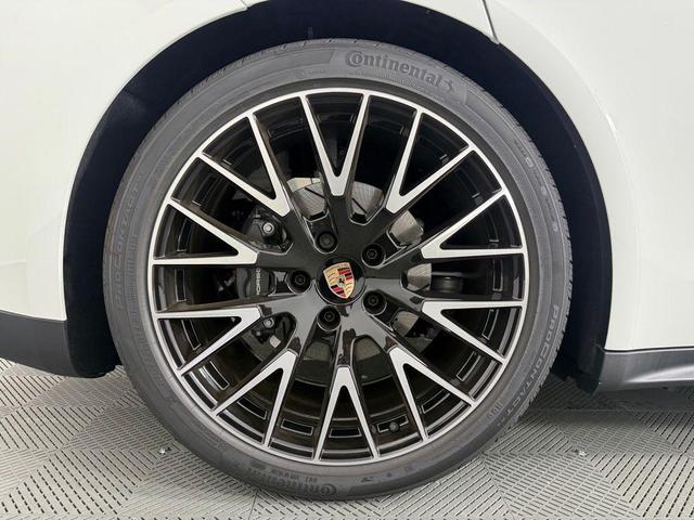 Photo of 2025 White Porsche Panamera