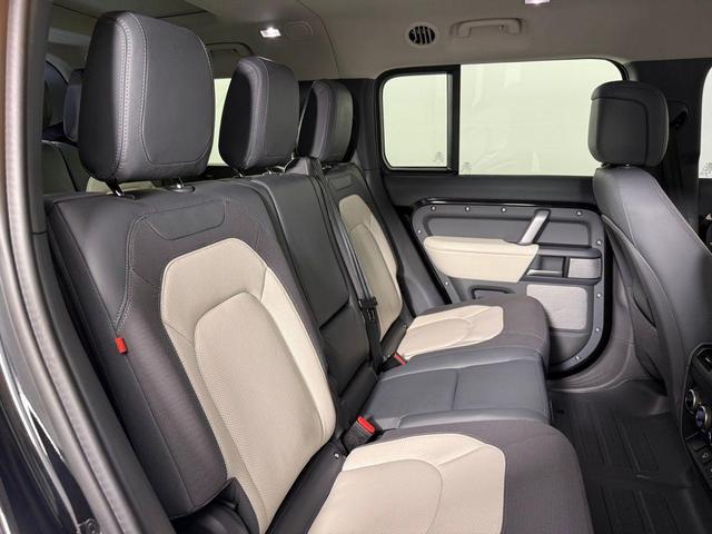 Photo of 2024 Santorini Black Land Rover Defender