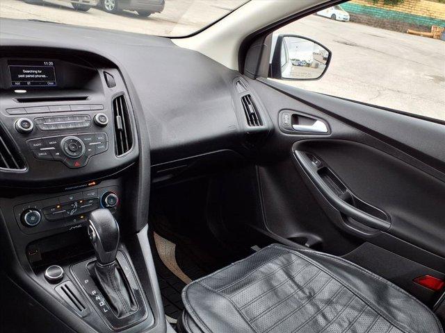 Photo of 2017 Oxford White Ford Focus