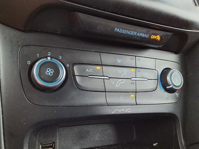 Photo of 2017 Oxford White Ford Focus
