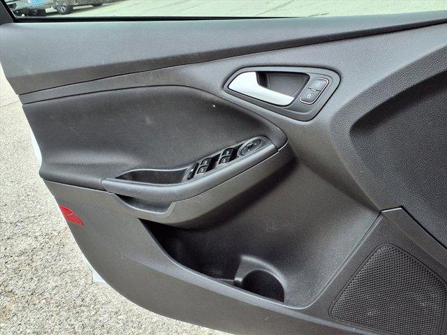 Photo of 2017 Oxford White Ford Focus