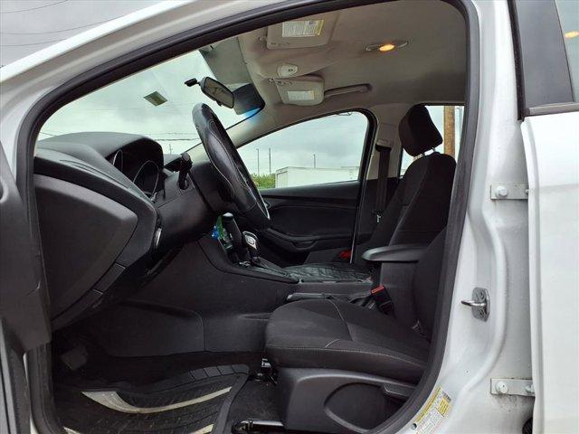 Photo of 2017 Oxford White Ford Focus