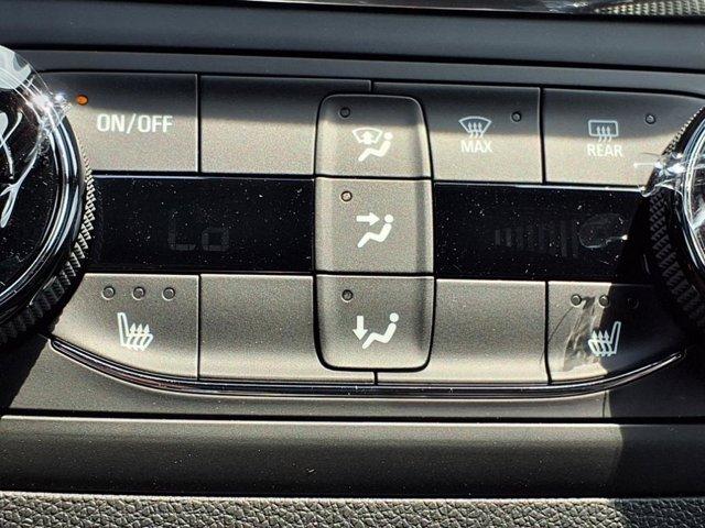 Photo of 2025 Summit White Buick Envista