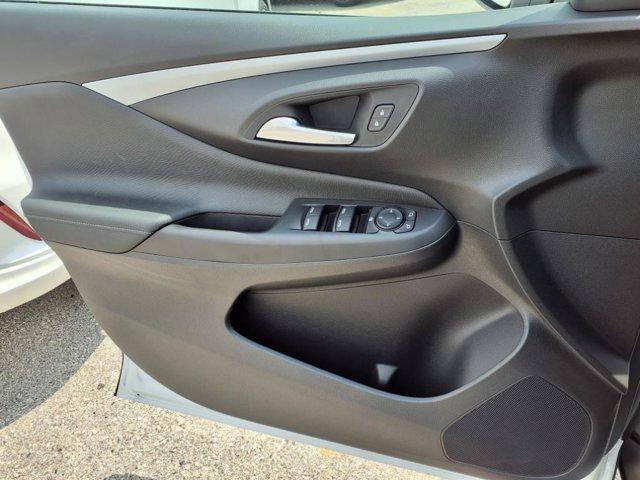 Photo of 2025 Summit White Buick Envista