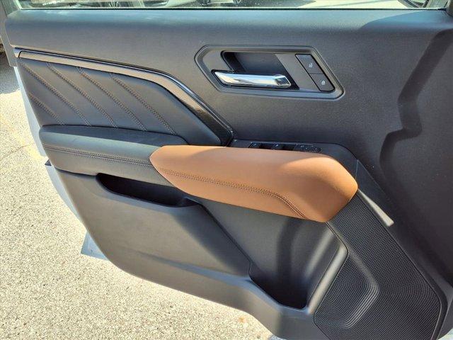 Photo of 2026 Summit White GMC Canyon