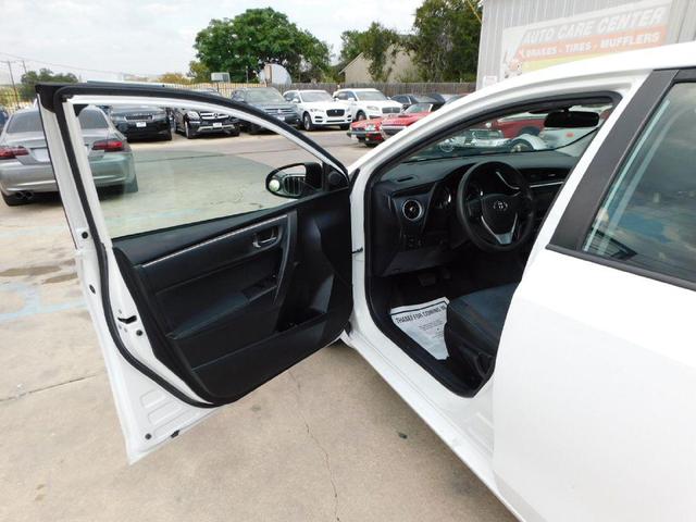 Photo of 2018 Blizzard Pearl Toyota Corolla