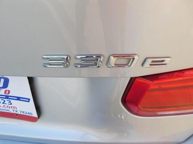 Photo of 2017 SILVER BMW 330e
