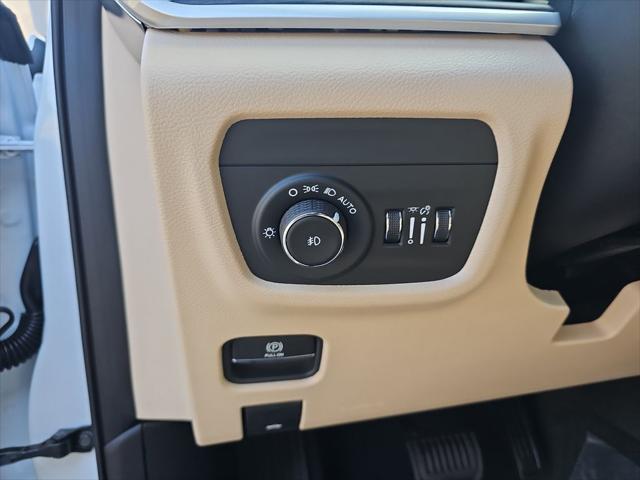 Photo of 2025 Bright White Clearcoat Jeep Grand Cherokee L