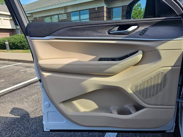 Photo of 2025 Bright White Clearcoat Jeep Grand Cherokee L