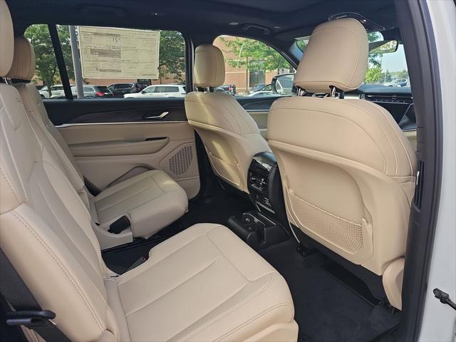 Photo of 2025 Bright White Clearcoat Jeep Grand Cherokee L
