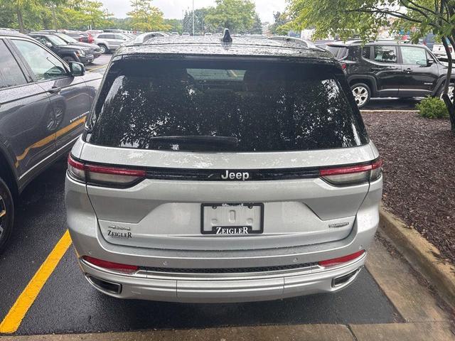 Photo of 2023 Silver Zynith Jeep Grand Cherokee