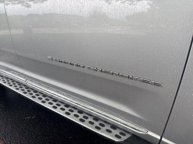 Photo of 2023 Silver Zynith Jeep Grand Cherokee