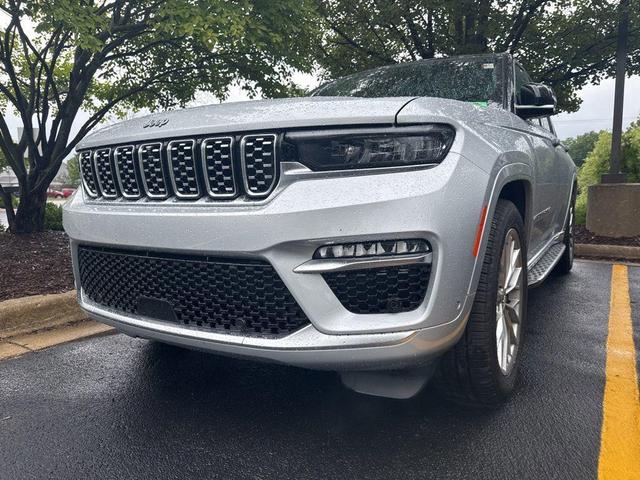 Photo of 2023 Silver Zynith Jeep Grand Cherokee