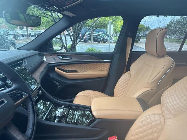 Photo of 2023 Silver Zynith Jeep Grand Cherokee