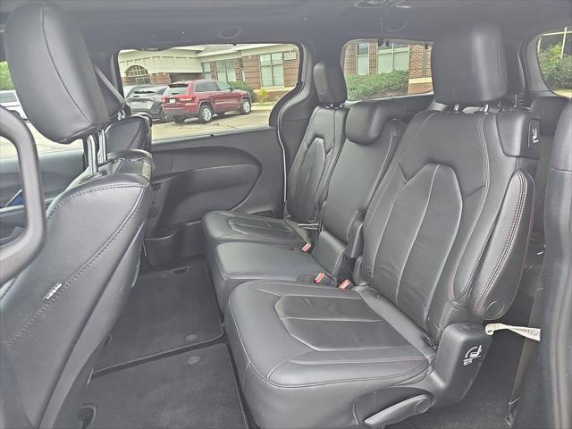 Photo of 2020 Bright White Clearcoat Chrysler Pacifica