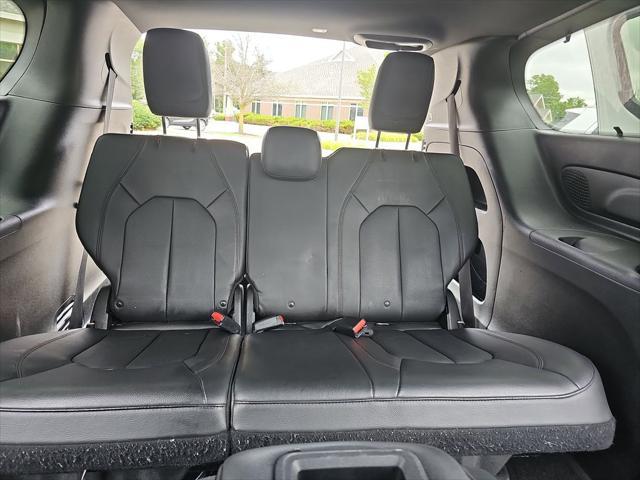 Photo of 2020 Bright White Clearcoat Chrysler Pacifica