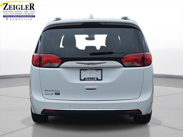 Photo of 2020 Bright White Clearcoat Chrysler Pacifica