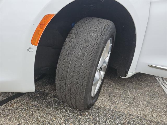 Photo of 2020 Bright White Clearcoat Chrysler Pacifica