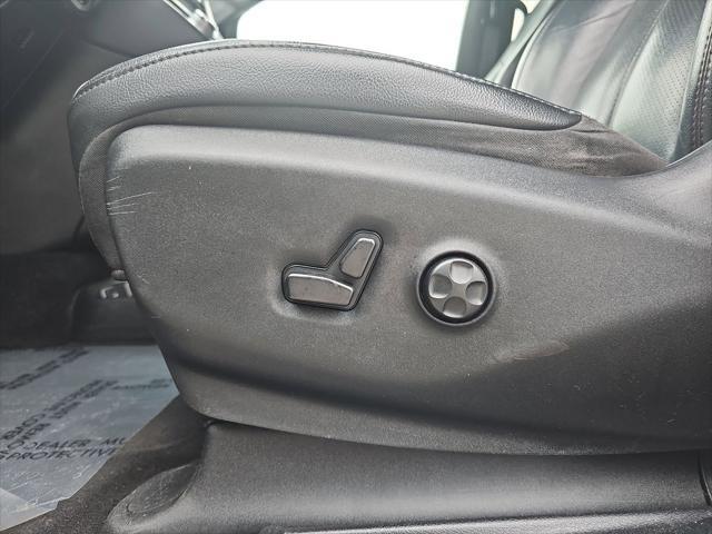 Photo of 2020 Bright White Clearcoat Chrysler Pacifica